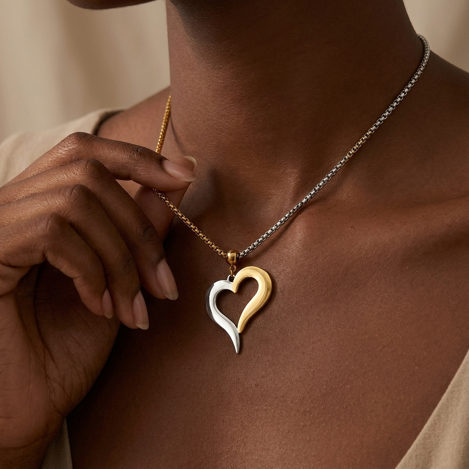Amor | Lumière Heart Pendant Necklace